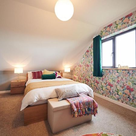 Maes Y Mel- A Couples, Pet Friendly, Rural Romantic Getaway With Countryside Views Gellywen Eksteriør bilde