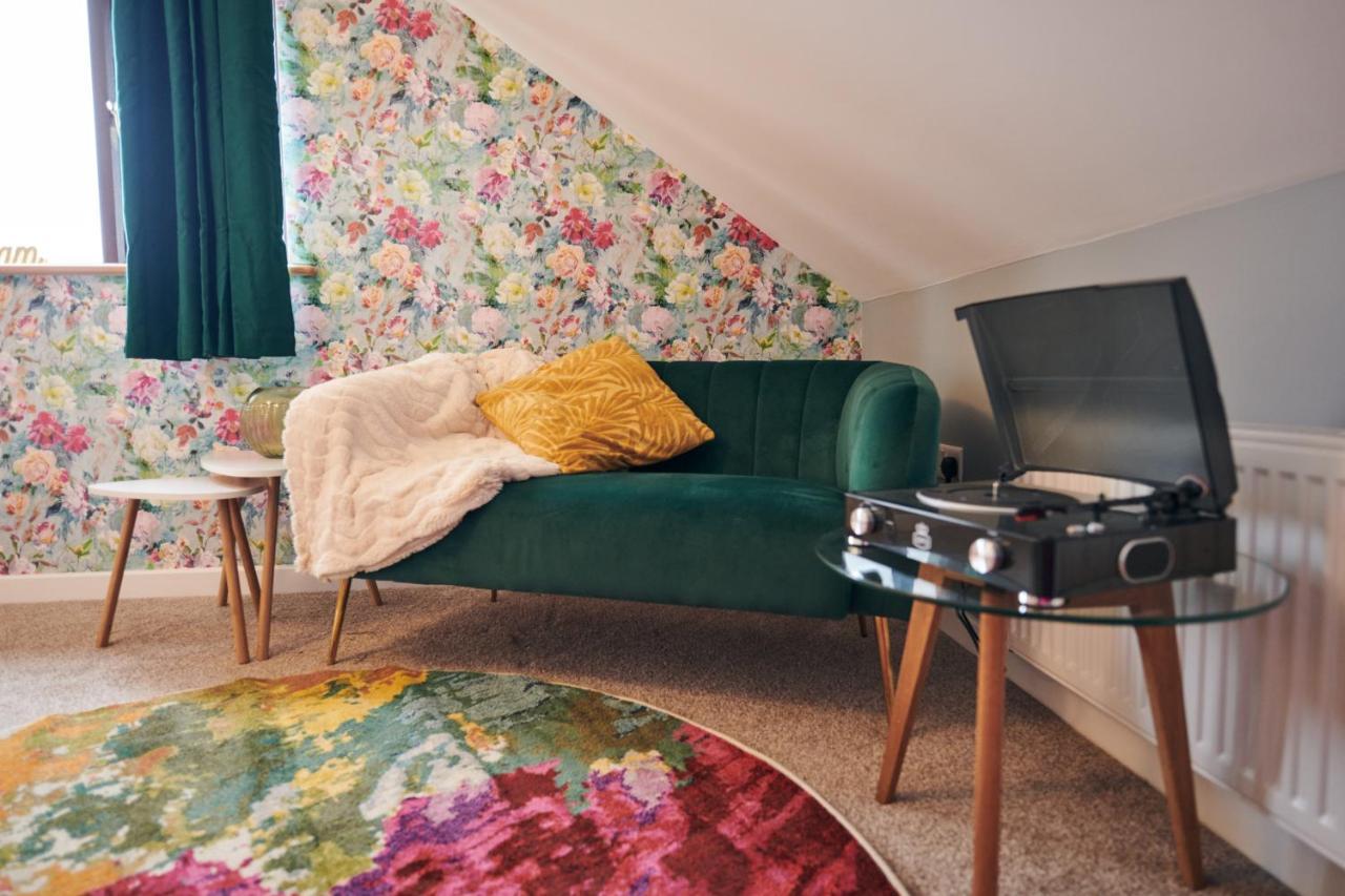Maes Y Mel- A Couples, Pet Friendly, Rural Romantic Getaway With Countryside Views Gellywen Eksteriør bilde