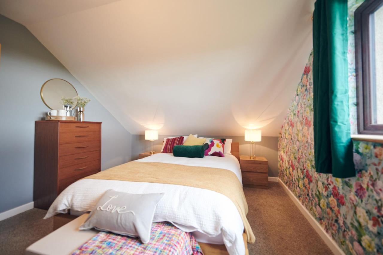 Maes Y Mel- A Couples, Pet Friendly, Rural Romantic Getaway With Countryside Views Gellywen Eksteriør bilde